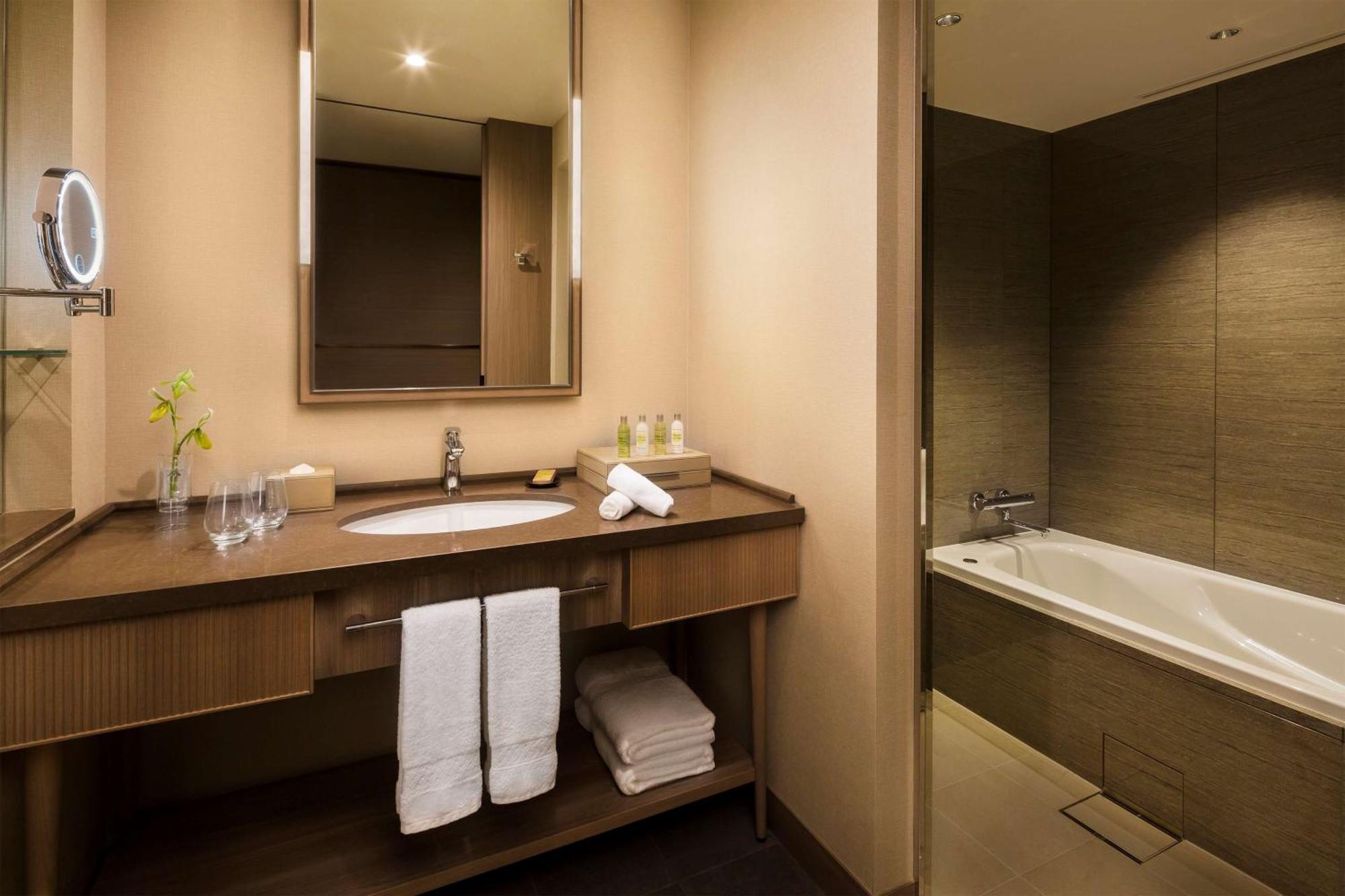 Hilton Hiroshima 호텔 외부 사진